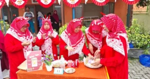 SD Muri Gresik Meriahkan HUT ke-80 RI dengan Lomba Hias Telur dan Estafet Gelas