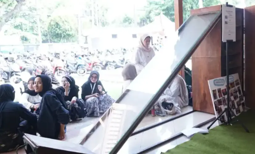 Mahasiswa UM Surabaya Hadirkan Oven Surya Hibrida, Solusi Efisien Produksi Kerupuk Samiler