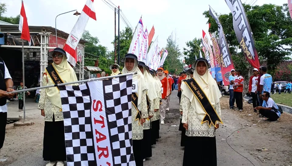 PCNA Mantup Semarakkan Gerak Jalan HUT ke-80 RI: Perempuan Muda Berdaya