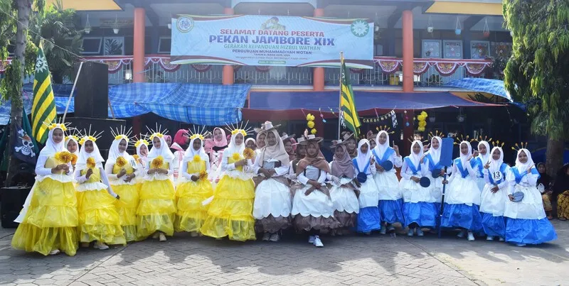 Ribuan Peserta Semarakkan Karnaval Kostum Bebas di Jambore Hizbul Wathan Wotan