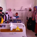 I-Gen Q SD Musix Tunjukkan Kepedulian dengan Membesuk Teman yang Sakit