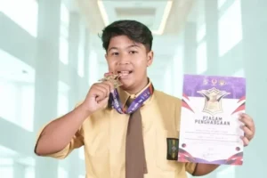 Arsyad Fitroh, Siswa Smamsatu Gresik Raih Juara 1 Taekwondo Piala Wali Kota Surabaya 2025