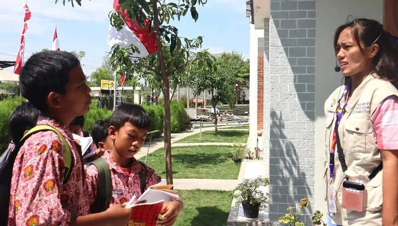 Belajar Keragaman Nusantara, Siswa Sekolah Inovatif Jagir Eksplor Taman Bhinneka