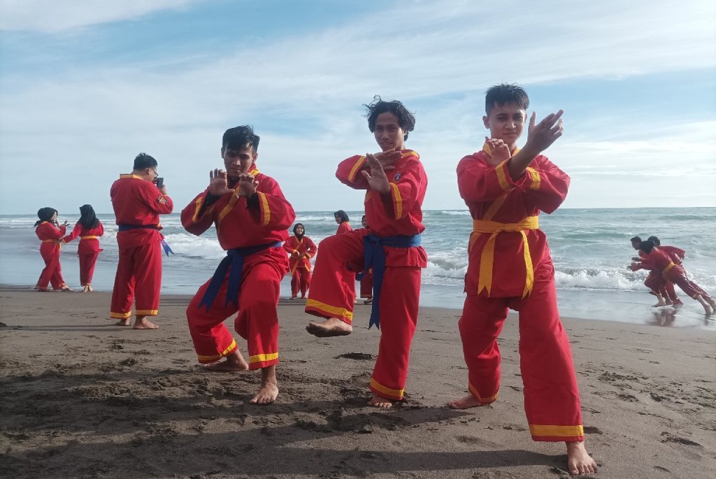 Merah Tapak Suci Membara di Pasir Watu Lawang