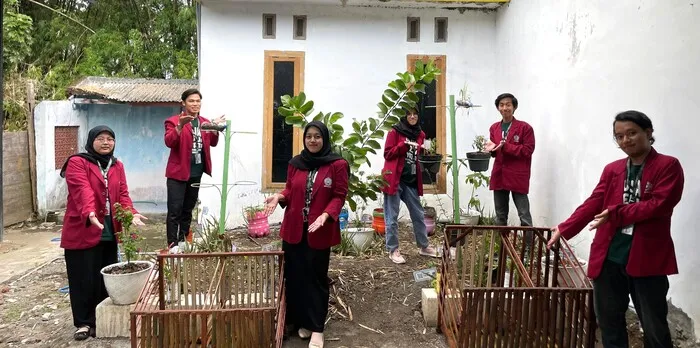 Kenalkan TOGA, Mahasiswa KKN UM Surabaya Hadirkan Identitas Baru Desa Nglinggo