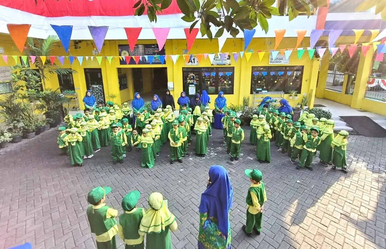 Seragam Batik IGABA Warnai Upacara TK ABA 36 PPI