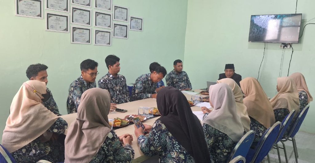 SMK Muhammadiyah 5 Gresik Berbenah Lewat Workshop Service Excellent