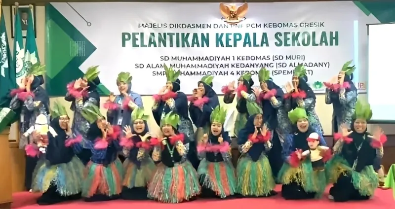 Kekompakan Yel-Yel Guru SD Almadany Curi Perhatian di Pelantikan Bersama Kepala Sekolah Muhammadiyah