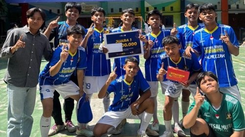 Kaki Cidera Berujung Juara, Sekolahnya Para Pemimpin Juara 1 Futsal se Surabaya 