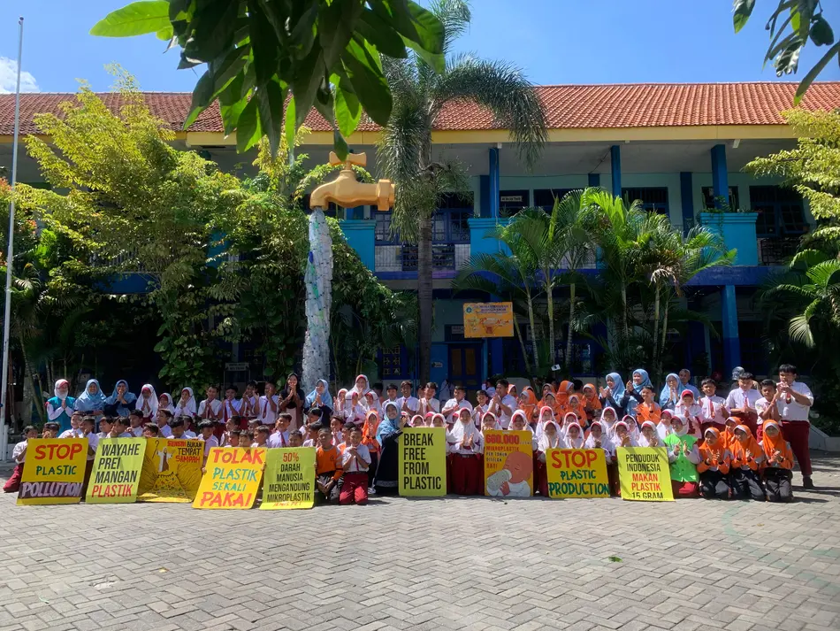 Belajar dari Alumni: Aeshnina Ajak Siswa SD Muwri Jadi Pejuang Lingkungan