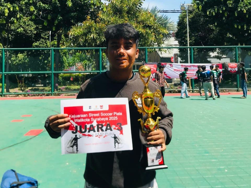 Dari Hobi ke Prestasi, Siswa Smamseven Raih Juara Street Soccer