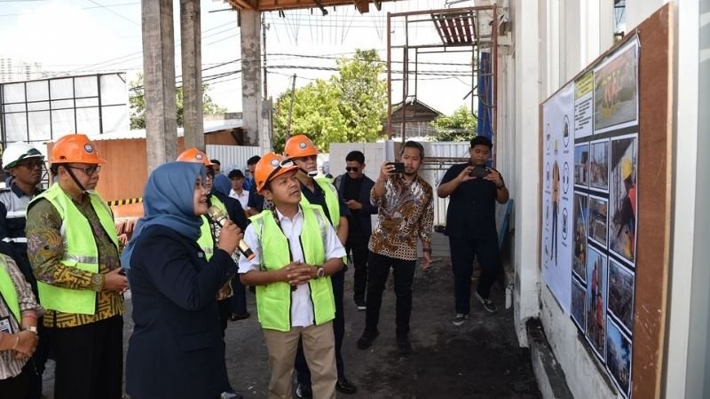Wamendikdasmen Tinjau Revitalisasi SMK Farmasi Sekesal Hang Tuah Surabaya