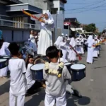 Drumband MI MULA Meriahkan Pawai Ta’aruf Maulid Nabi di Labuhan