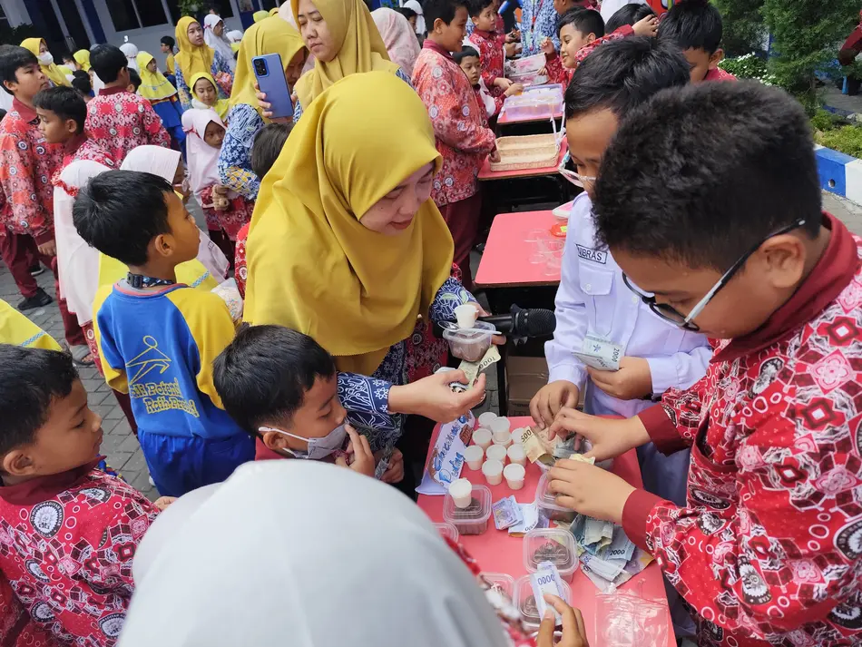 Entrepreneurship for Charity, Siswa SD Muhammadiyah Manyar Belajar Berdagang untuk Berbagi