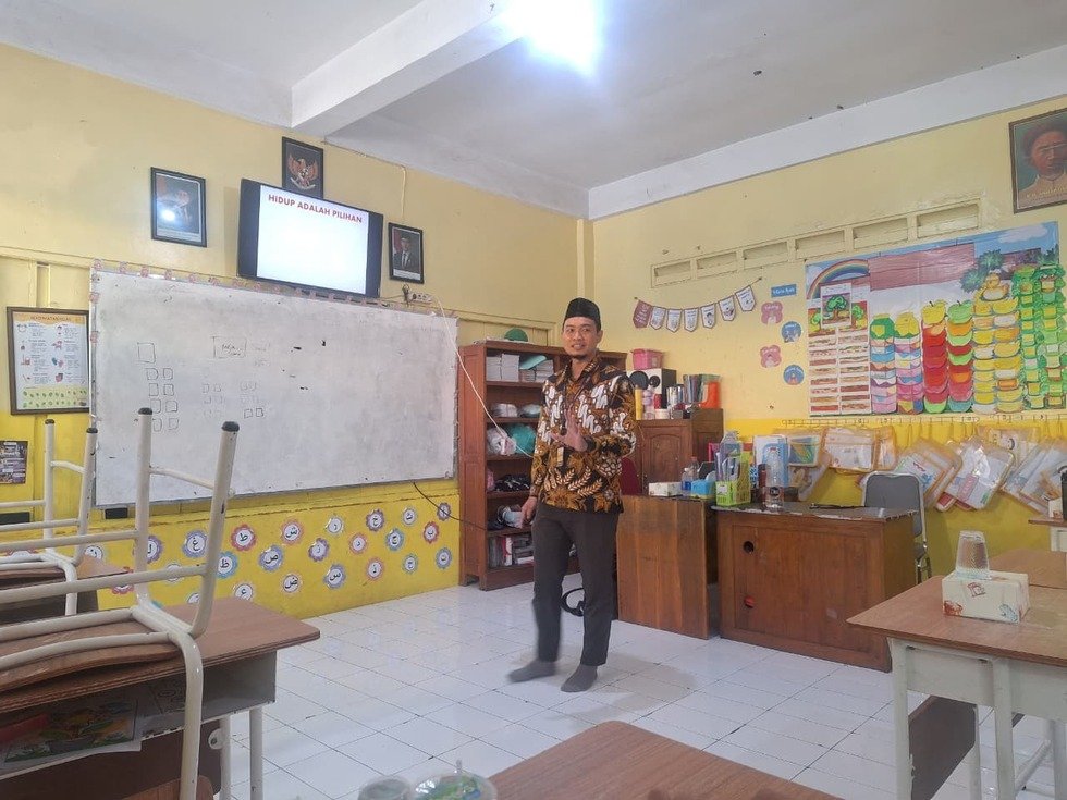 Guru SD Muhammadiyah 1 Krian Ikuti Pelatihan Kelas Pintar Sains