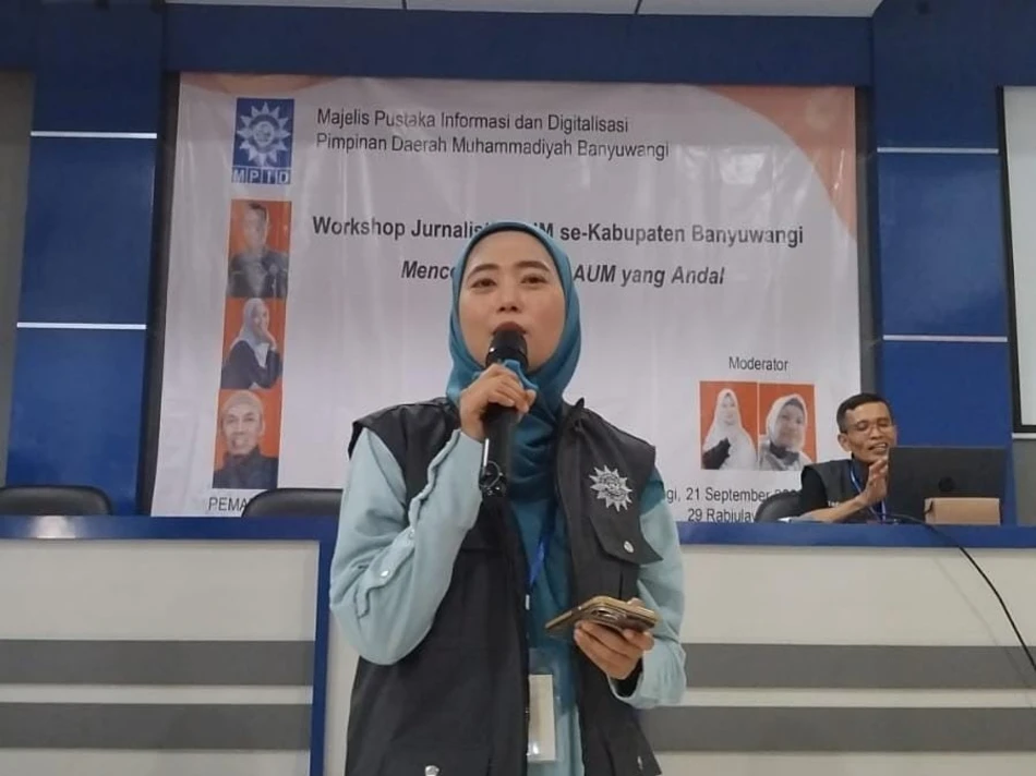 Guru SMA Muhammadiyah 4 Songgon Ikuti Workshop Jurnalistik AUM Banyuwangi