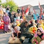 Mahasiswa KKNT Umsida Dokumentasikan Karnaval Budaya Desa Jiken