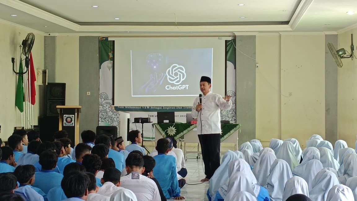 Peringatan Maulid Nabi di SMP Muhammadiyah 1 Surabaya: Ustadz Arifin Tekankan Pentingnya Memilih Lingkungan, Konten, dan Menjauhi Narkoba