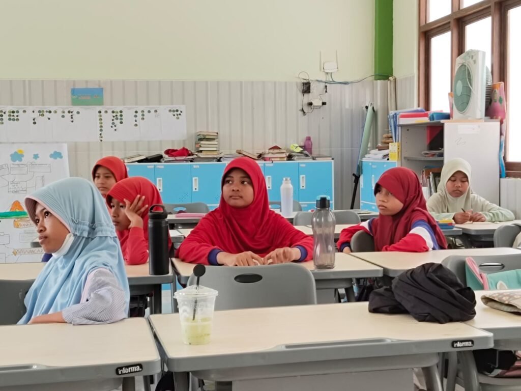 Film Pendek tentang Orang Tua Bikin Siswa SD Almadany Menangis Haru