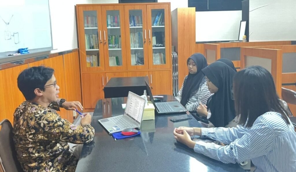 Riset Mahasiswa UMM Ciptakan Lapisan yang Bikin Tomat Lebih Tahan Lama