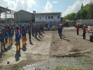 Jumat Sehat: Mahasiswa UMG dan HSE PT Asuka Engineering Indonesia Hidupkan Semangat Kerja