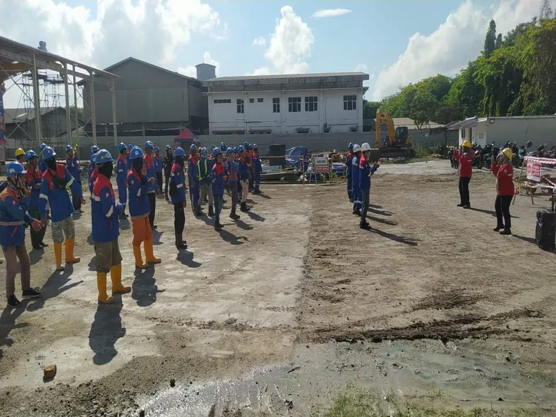 Jumat Sehat: Mahasiswa UMG dan HSE PT Asuka Engineering Indonesia Hidupkan Semangat Kerja