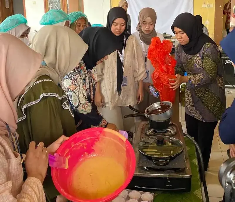 KKN Umla Bersama Disperindag dan Koko Nono Lanjutkan Inovasi Produk Olahan Lokal