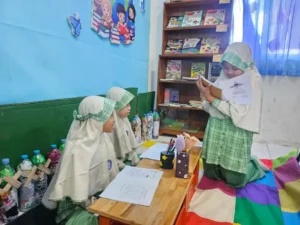 Kafe Imajinasi: Cara Kreatif Belajar Matematika di Kelas V SDMM Gresik