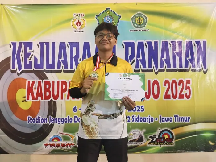 Kembali dari Vakum, Siswa Smamita Ini Raih Juara 1 Panahan Sidoarjo 2025