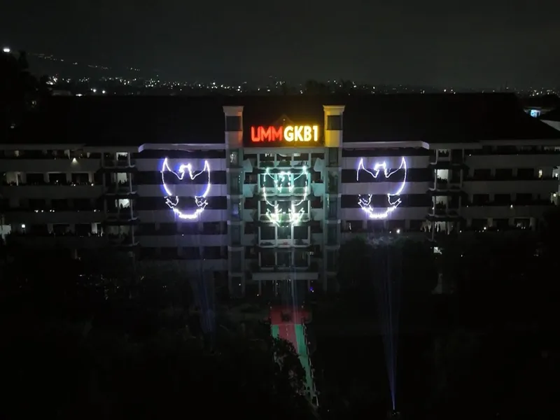 Konsisten Kurangi Limbah: Laser Show dan Flashlight Mob Sambut Ribuan Maba UMM