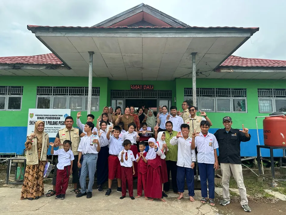 Anak-anak SKH Negeri 1 Pulang Pisau Gembira Terima Bantuan Lazismu
