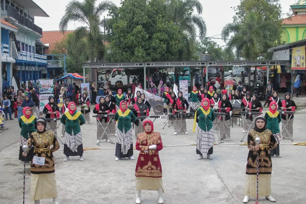11 Grup Drumband Ramaikan Milad SD Mutu Kagumi