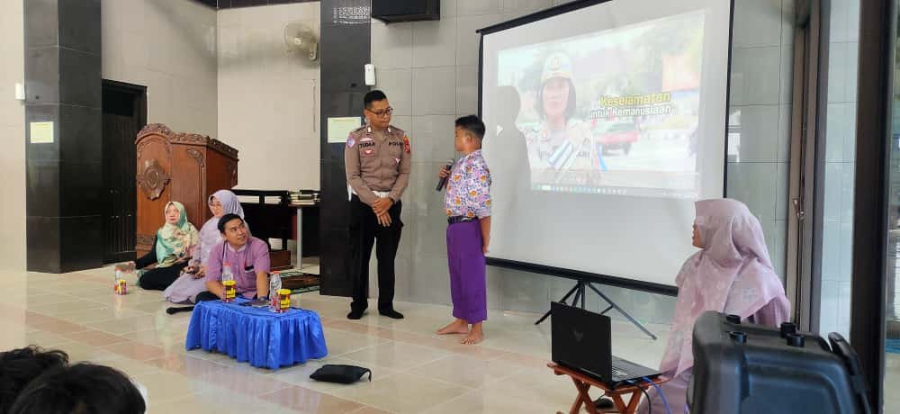 Edukasi Dini Keselamatan Jalan Raya: Siswa SD Muhammadiyah 1 Krian Gelar Kegiatan “Super Parent”