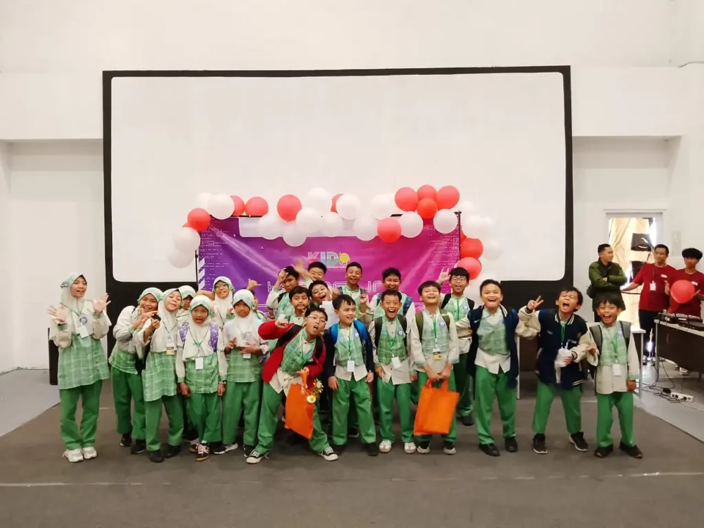 Siswa SDMM Gresik Ikuti Kompetisi Coding dan Robotika Nasional