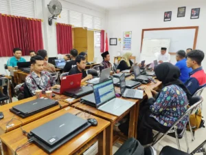 Perwakilan Operator Dapodik SMP Muhammadiyah 1 Blitar Hadiri Musyawarah Kerja se-Kota Blitar