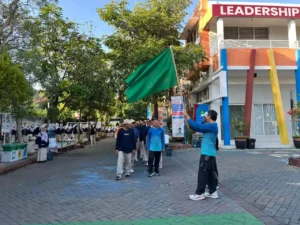 Ketua PCM GKB Gresik Berangkatkan 370 peserta dalam One Day Sport: “Striving for Health Together”