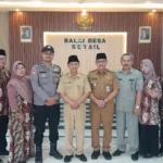 Kontributor PWMU.CO Dampingi Camat Genteng Melantik Pj. Kepala Desa Setail