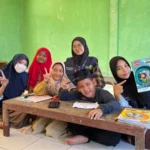 Perkuat Pondasi Agama, Mahasiswa KKNMAs 101 Dampingi Anak-Anak Belajar di MDA Kerinci Kanan