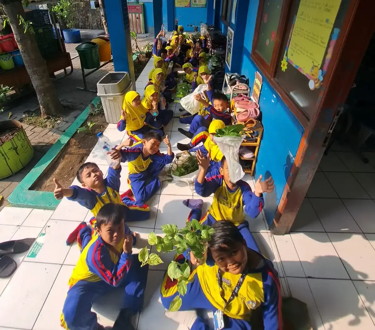 SDM 3 Ikrom Adakan Penghijauan Sekolah, Siswa-siswi Unjuk Kreativitas