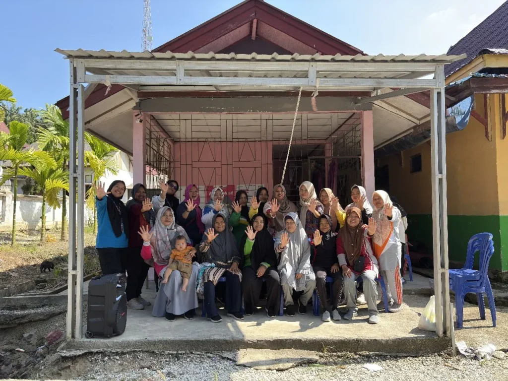 Mahasiswa KKNMas UMRI kelompok 101 Berpartisipasi dalam Senam dan Posyandu Lansia