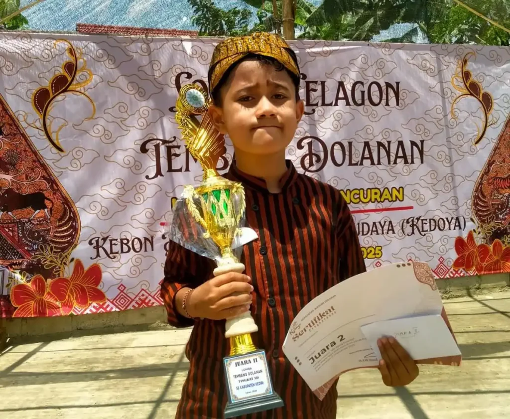Daniswara, Siswa Inklusi MIM 2 Badas, Raih Juara 2 Lomba Menyanyi di Kediri
