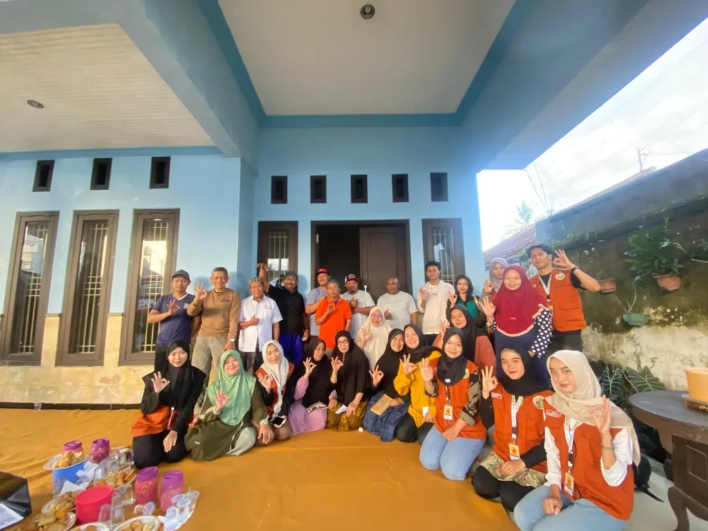 Mahasiswa KKN UAD Perkenalkan Pengolahan Sampah Sistem Biopori