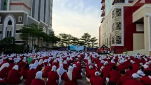 MOX 2025 UM Surabaya: Awali Perjalanan Mahasiswa Baru dengan Harapan dan Kiprah Global