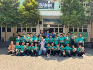 Mahasiswa Teknik Elektro UMG Sosialisasikan Hemat Energi dan Mikrokontroler di MI Banin Manyar