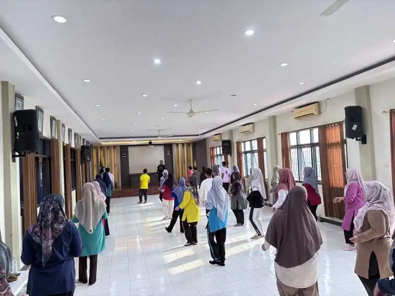 Men Sana in Corpore Sano, SDMM Gelar Aerobik untuk Guru dan Karyawan