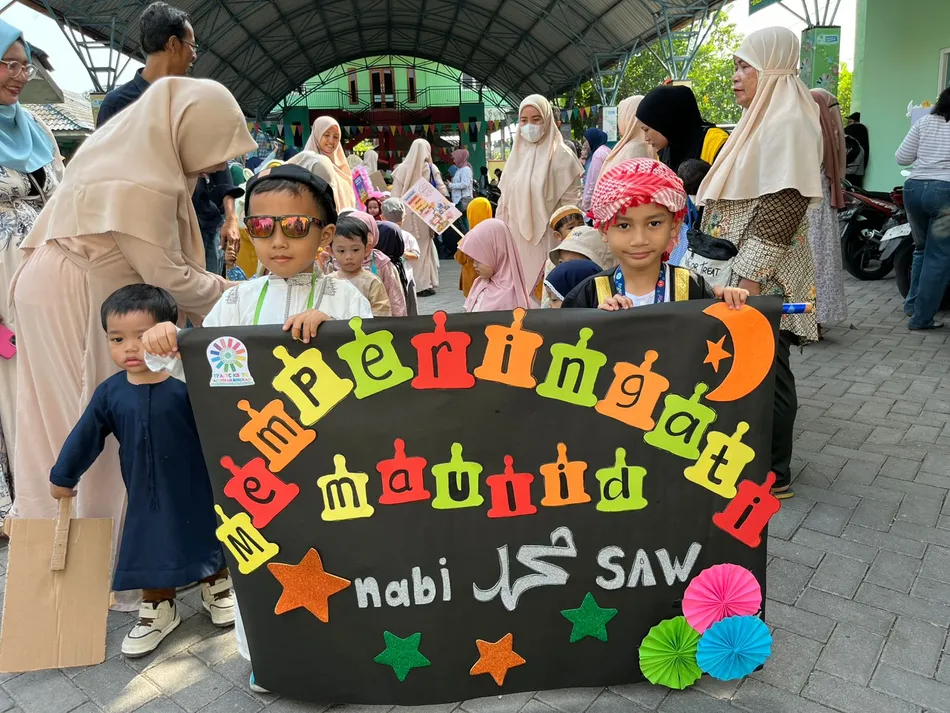 Pawai Meriah Warnai Peringatan Maulid Nabi di ABABE School