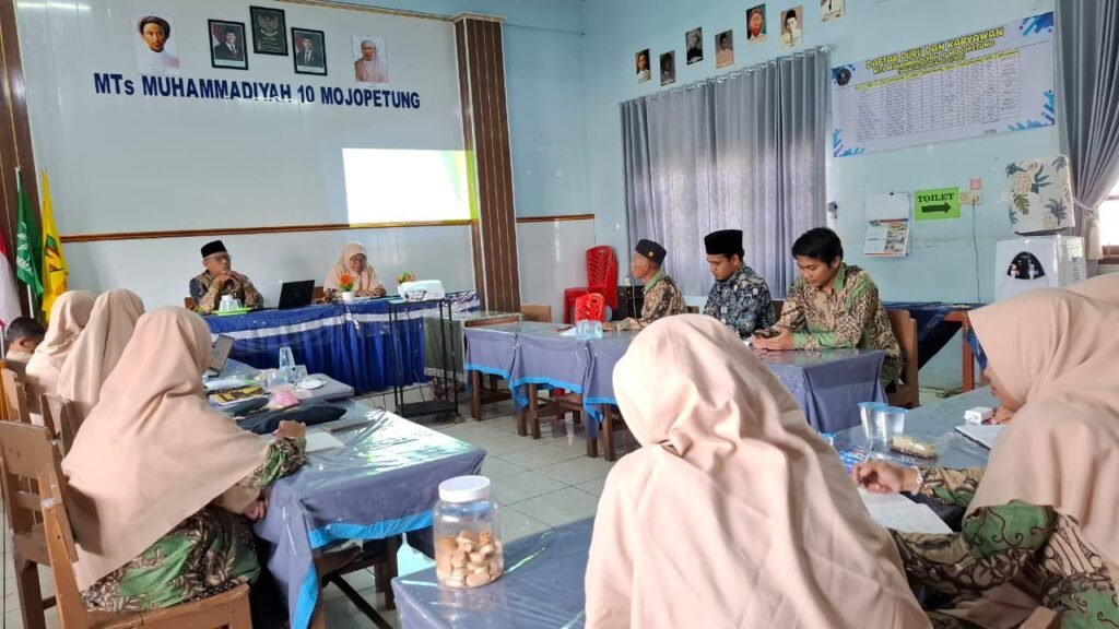 Pengawas Madrasah Berikan Pembinaan Kurikulum di Matsamuluh