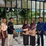 KKN-MAs UMM Perkenalkan Pertanian Modern: POC dan Hidroponik NFT di SMKN 1 Lubuk Dalam