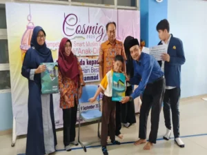 SMP Muhammadiyah 5 Surabaya Peduli Difabel: Salurkan Dana Rabu Sedekah Dua Ribu ke YPAC