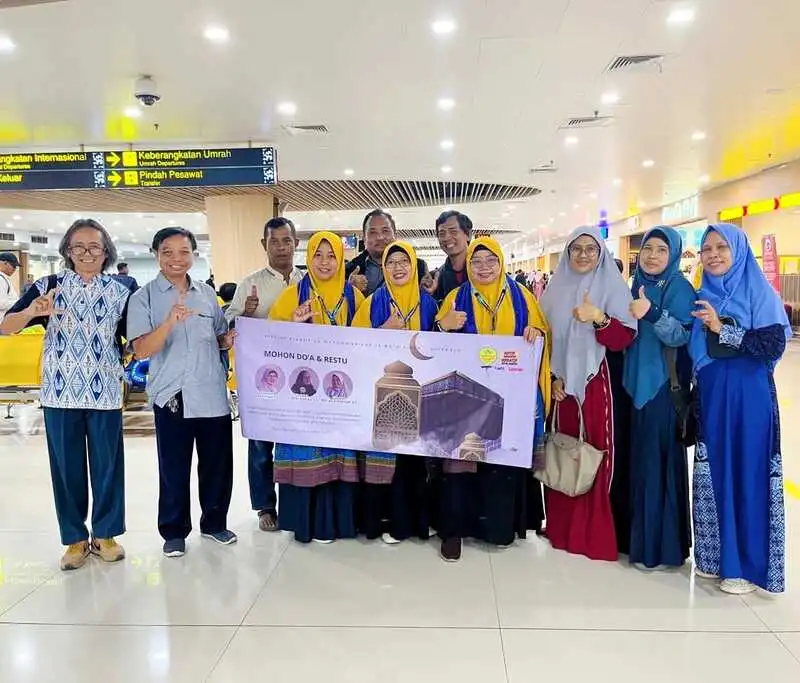 Sekolah Kreatif SD Muhammadiyah Baratajaya Beri Apresiasi Tiga Gukar dengan Umrah